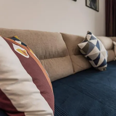 Coresi Modern Apartment