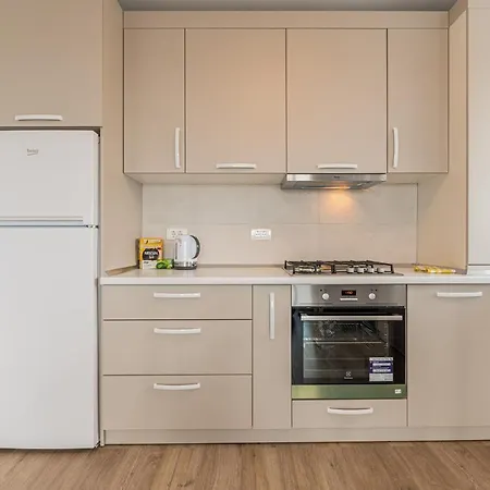 Coresi Modern Apartment